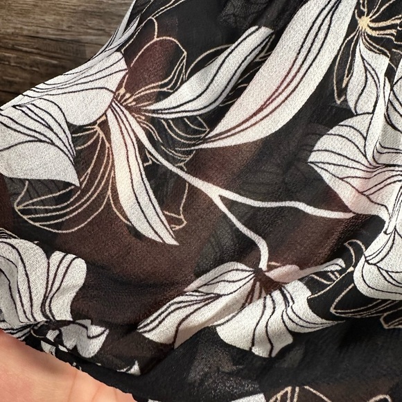 White House Black Market Fitted Wrap Blouse Black and White - Picture 5 of 10